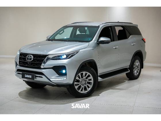 TOYOTA HILUX SW4 2.8 D-4D TURBO DIESEL SRX 7L 4X4 AUTOMÁTICO